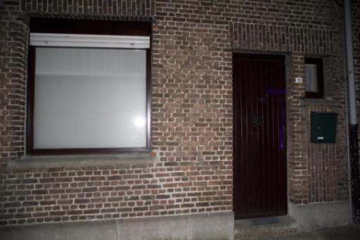 Eingang zum Wohnhaus von Mutter und Großmutter in Sint-Amands in der Provinz Antwerpen