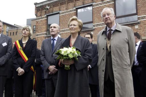 Das Königspaar vor der Schule in Aalst