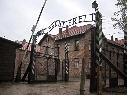 Der Eingang zum Konzentrationslager Auschwitz-Birkenau