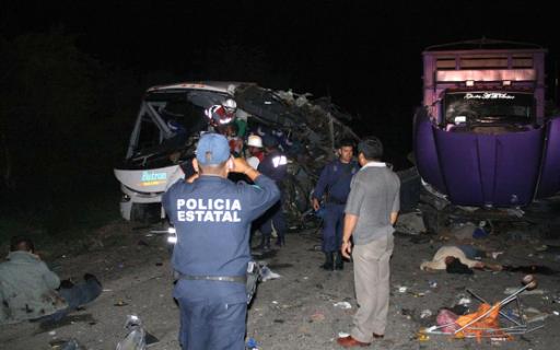 ²Polizisten am Unfallort im Bundesstaat Veracruz