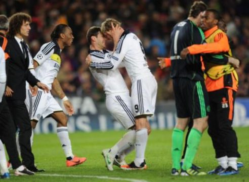 Glückliche Chelsea-Spieler nach dem Sieg über Barça