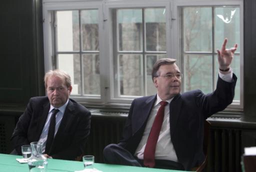 Ex-Premier Geir Haarde (r.) und sein Anwalt