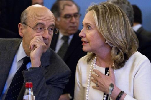 Frankreichs Außenminister Alain Juppé mit Amtkollegin Hillary Clinton in Paris
