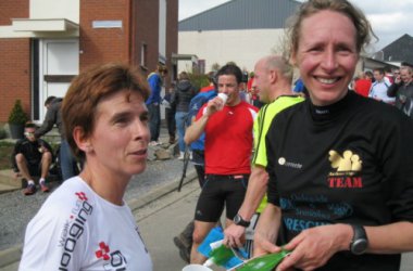 Gaby Andres aus Nidrum (rechts) Siegerin der Frauenwertung vor Martine Detrez aus Lüttich