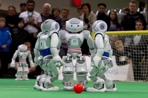 Roboter aus Madrid spielen gegen Artgenossen aus Frankfurt