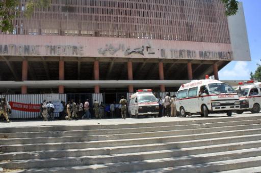 Ambulanzen vor dem Nationaltheater der somalischen Hauptstadt Mogadischu