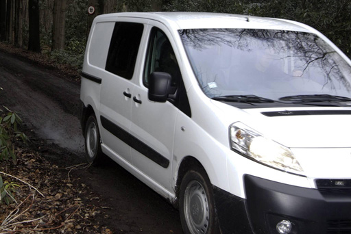 Mutmaßliche Täter mit weißem Lieferwagen unterwegs