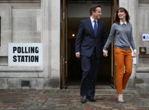 Premier David Carmeron und Gattin Samantha nach ihrer Stimmabgabe in London