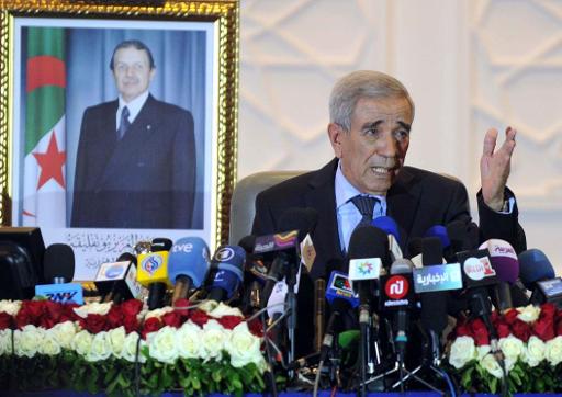 Algeriens Innenministerminister Dahou Ould Kablia bei einer Pressekonferenz in Algier