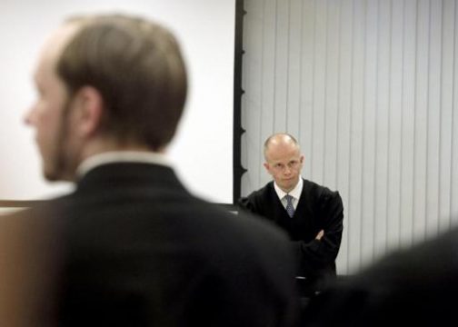 Massenmörder Anders Behring Breivik und Ankläger Svein Holden