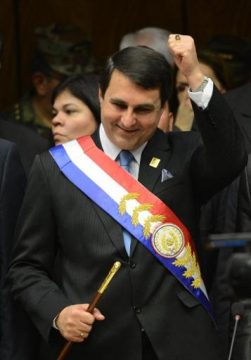 Franco als neuer Präsident Paraguays vereidigt