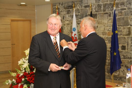 MP Lambertz erhält Verdienstorden