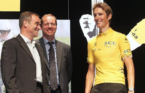Bernard Hinault, Christian Prudhomme und Andy Schleck bei der rückwirkenden Siegerehrung für die Tour de France 2012