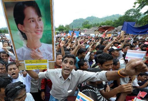 Suu Kyi begeistert im Mae La-Camp empfangen
