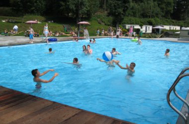 Der Sommer ist da: Besuch im Freibad von Wiesenbach
