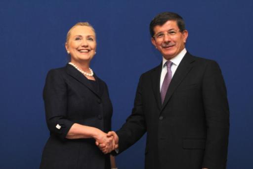 Clinton und Davutoglu warnen vor Verschärfung der Krise in Syrien