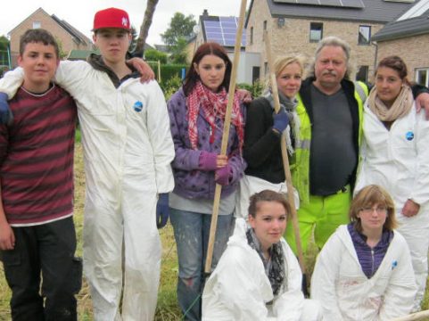 Eté solidaire: Sieben der Jugendlichen mit Betreuer Martin Badeda