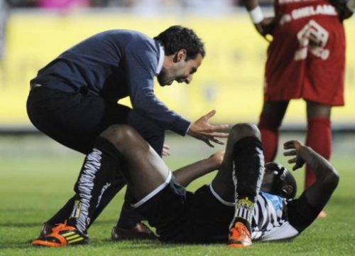 Charleroi mit erstem Sieg: Trainer Yannick Ferrera und Torschütze Abraham Kumedor