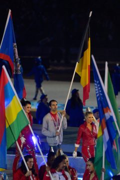Olympia-Abschluss: Lionel Cox trägt die belgische Fahne