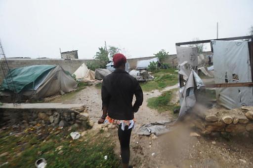"Isaac" zerfetzte Zelte und Behausungen in einem Obdachlosenlager in Port-Au-Prince