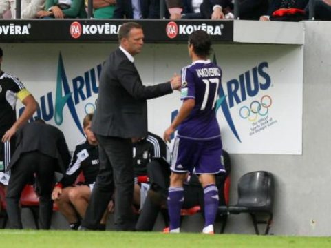 Anderlechts Trainer John van den Brom mit Spieler Oleksandr Iakovenko