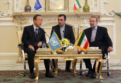 UN-Generalsekretär Ban Ki-Moon und der iranische Regierungssprecher Ali Larijani (R)