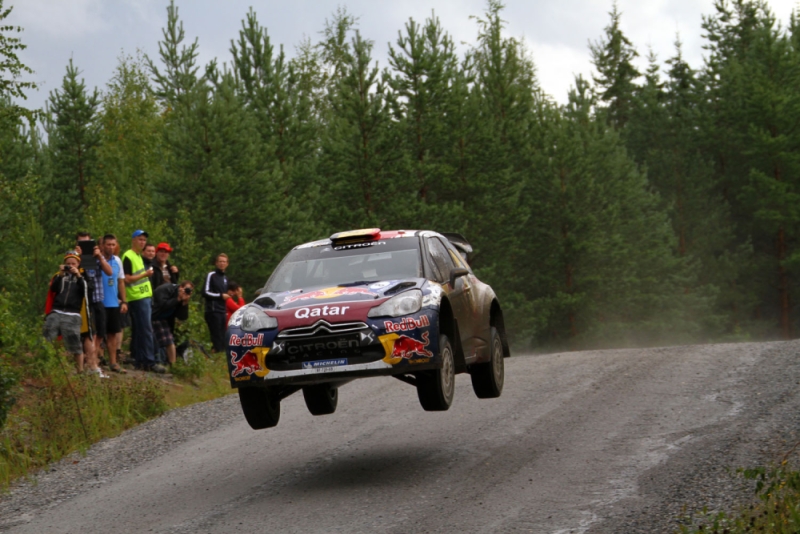 Rallye Finnland: Thierry Neuville auf Rang drei