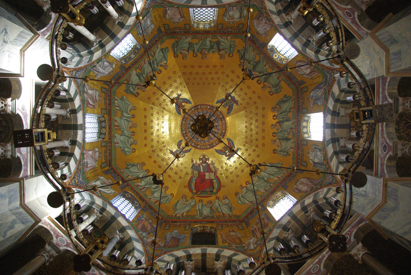 Blick in die restaurierte Kuppel des Oktogons