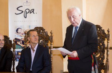 Michael Schumacher neuer Ehrenbürger von Spa (mit Bürgermeister Joseph Houssa) - Bild: Nicolas Lambert/Belga