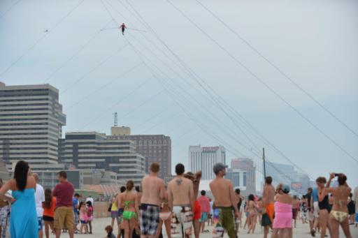 Akrobat Wallenda balanciert über Strand