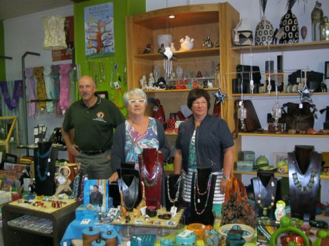 Weltladen St. Vith: Guido Arimont, Christa Benker-Schaus und Laura Müller