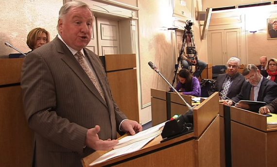 Start in die neue Sitzungsperiode: MP Lambertz verliest die Regierungserklärung vor dem PDG