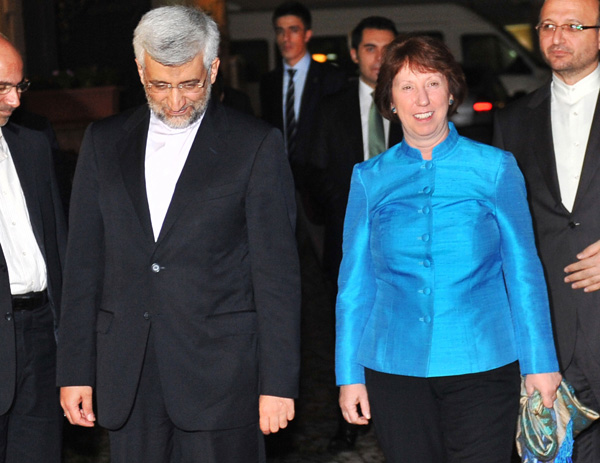 Die EU-Außenbeauftragte Catherine Ashton mit dem iranischen Chefunterhändler Said Dschalili