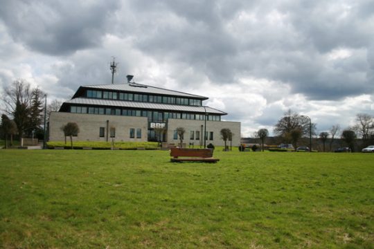 Dunkle Wolken über dem BRF-Funkhaus