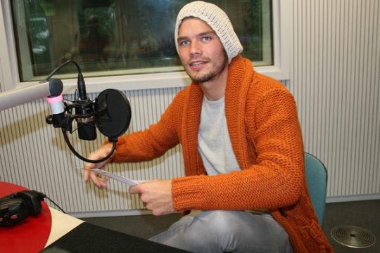 AS Eupen rührt die Werbetrommel: Jonas Deumeland bei der Aufzeichnung für den Radio-Spot