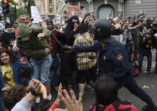 Auseinandersetzung zwischen Demonstranten und Polizisten in Madrid (25.9.)