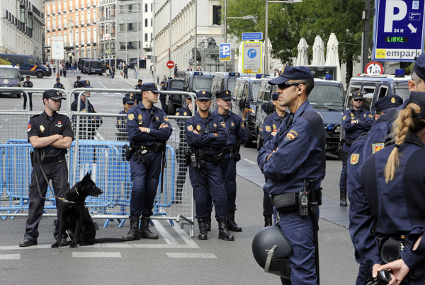 Proteste angekündigt: Polizei riegelt spanisches Parlament ab