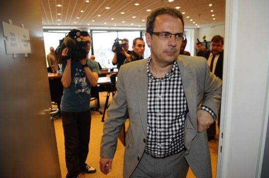 Der damalige AS-Direktor Manfred Theissen beim Fußballverband in Brüssel (Bild: 7. April 2011)