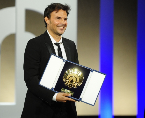 Der Franzose François Ozon mit dem Hauptpreis der Goldenen Muschel