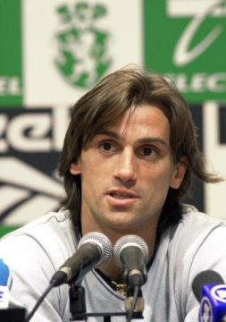 Joao Pinto im Jahre 2000 bei der Unterzeichnung des umstrittenen Vertrags