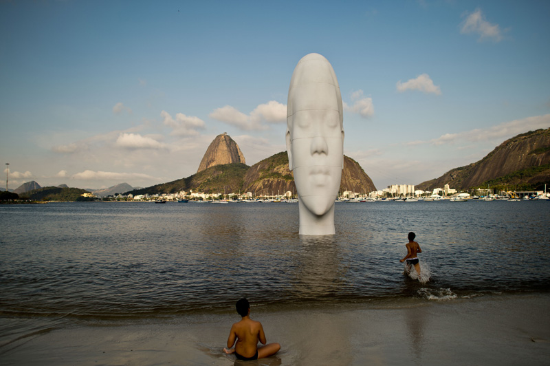 "Olhar nos meus sonhos": Skulptur von Jaume Plensa in Rio