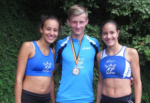 Till Reul mit Marie und Lisa Fickers