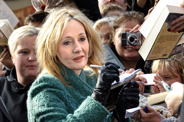 Joanne K. Rowling bei einer Autogrammstunde in Dänemark 2010