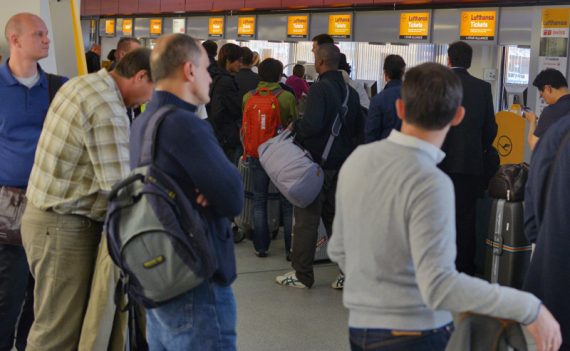 Flughafen Berlin-Tegel, Dienstagmorgen
