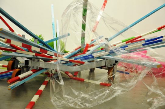 "Retroactive Continuity": Installation von Tinka Pittoors