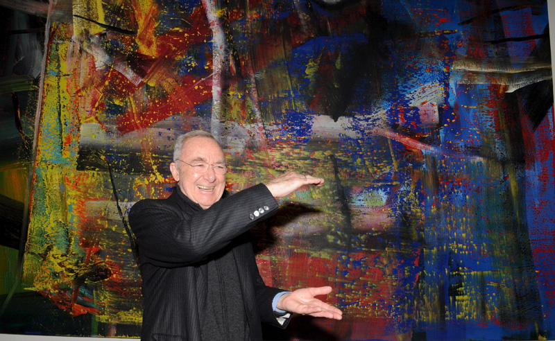Gerhard Richter vor einem seiner Bilder (2009)