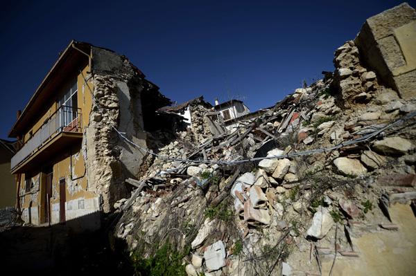 Bei dem schweren Erdbeben 2009 kamen 309 Menschen ums Leben (Bild aus dem Dorf Onna)