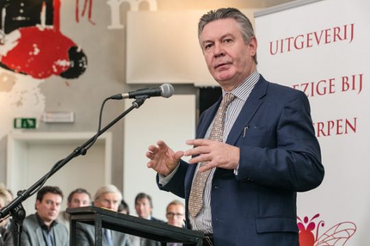 Karel De Gucht stellt Buch über Liberalismus vor
