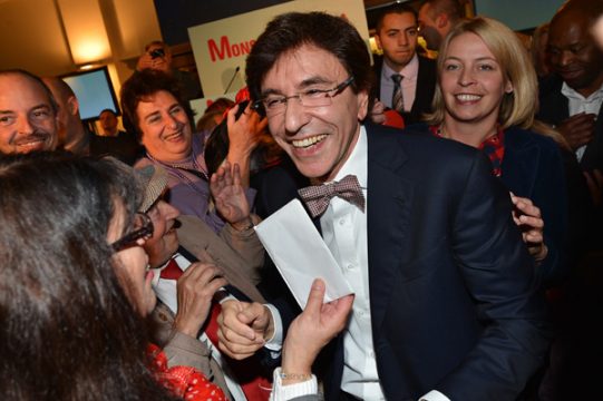 Premier Di Rupo und die PS holen in Mons die absolute Mehrheit