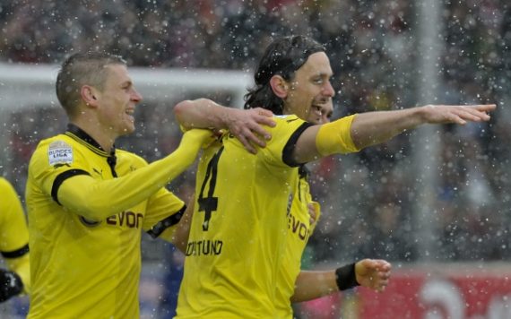Borussia Dortmund gewinnt im Schneetreiben